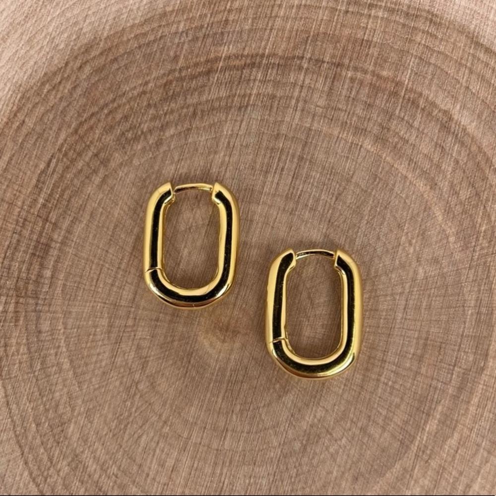 Last1! 18k Gold Small Chunky U-Link Hoop Earrings - Picture 5 of 7
